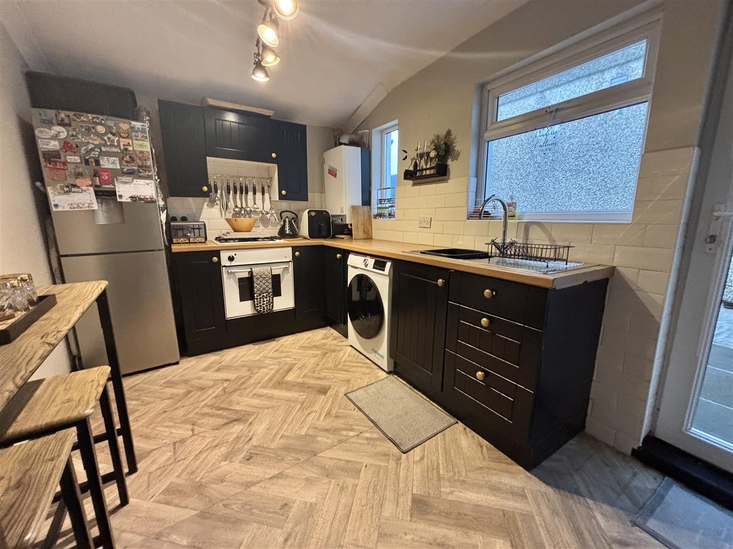 Brynamlwg Road, Fforestfach, Swansea, SA5 8HZ